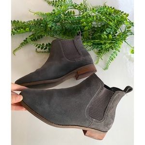 TOMS Ella Suede Ankle Dark Gray Slip On Boots Booties Leather Low Block Heel 8